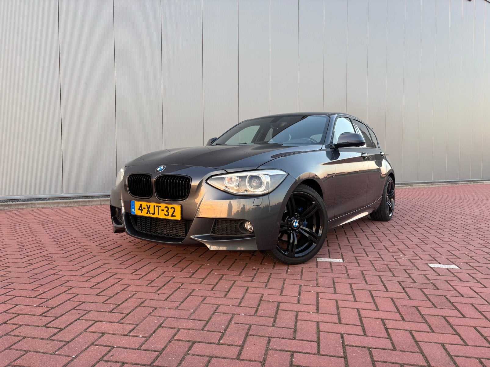 BMW 1-Serie 116I 5DR 2014 Grijs M-Pakket, Auto's, 1-Serie, Dealer onderhouden, 4 cilinders, Origineel Nederlands