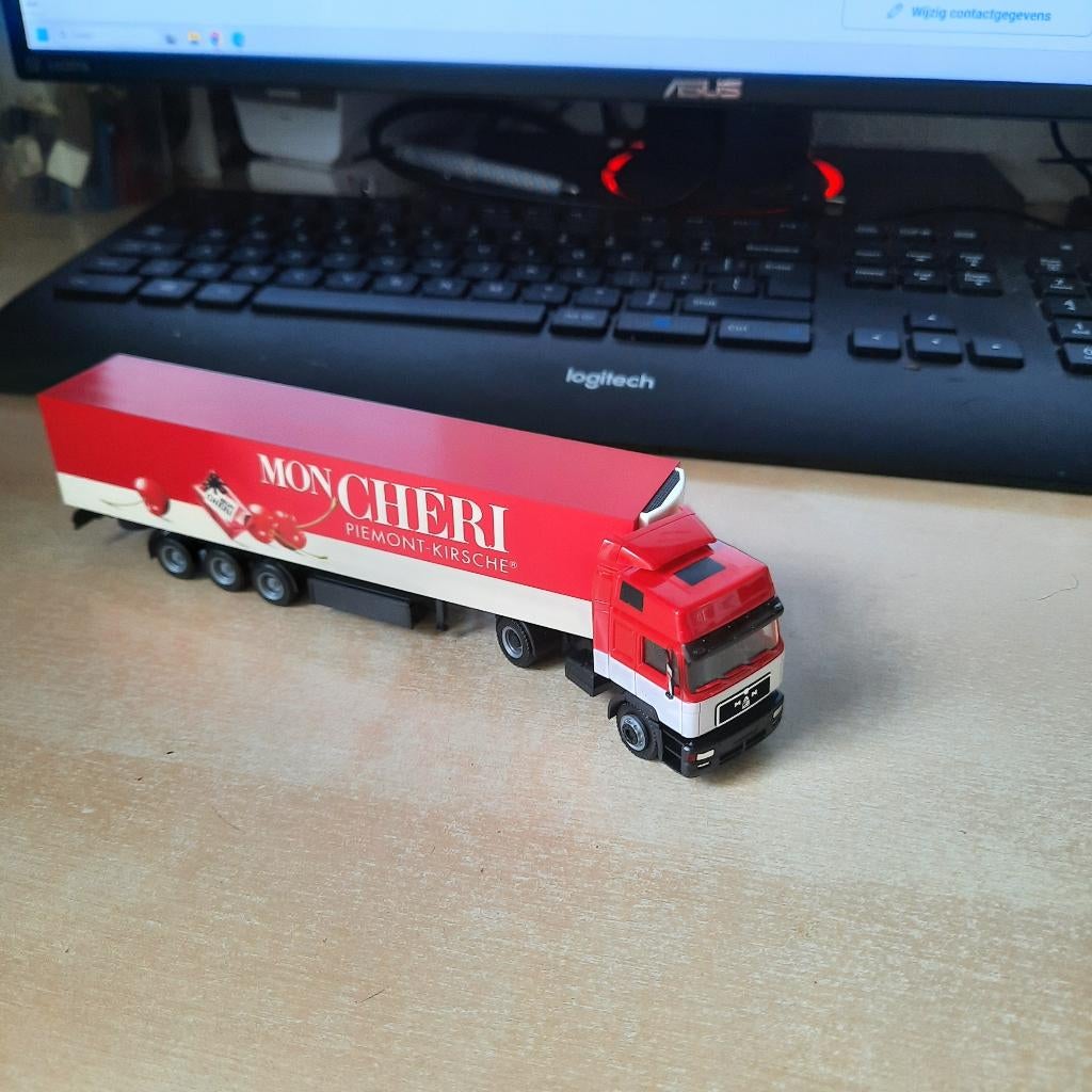 Herpa MAN Mon Cheri, Ophalen of Verzenden, Zo goed als nieuw, Bus of Vrachtwagen, Herpa