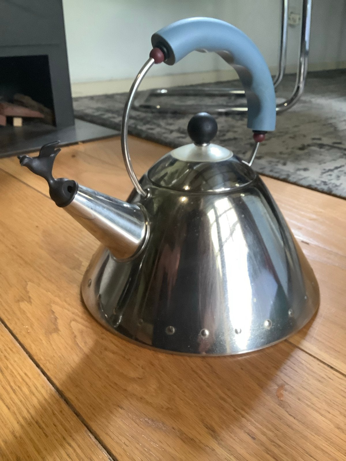 Stijlvolle Fluitketel met Uniek Design alessi, Huis en Inrichting, Theepot/fluitketel, Gebruikt, Zilver, Ophalen of Verzenden
