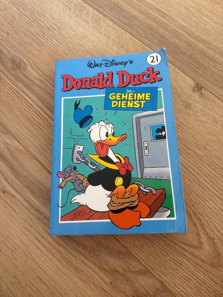 Donald duck in geheime dienst nr 21, Gelezen, Ophalen of Verzenden, Walt Disney, Eén stripboek