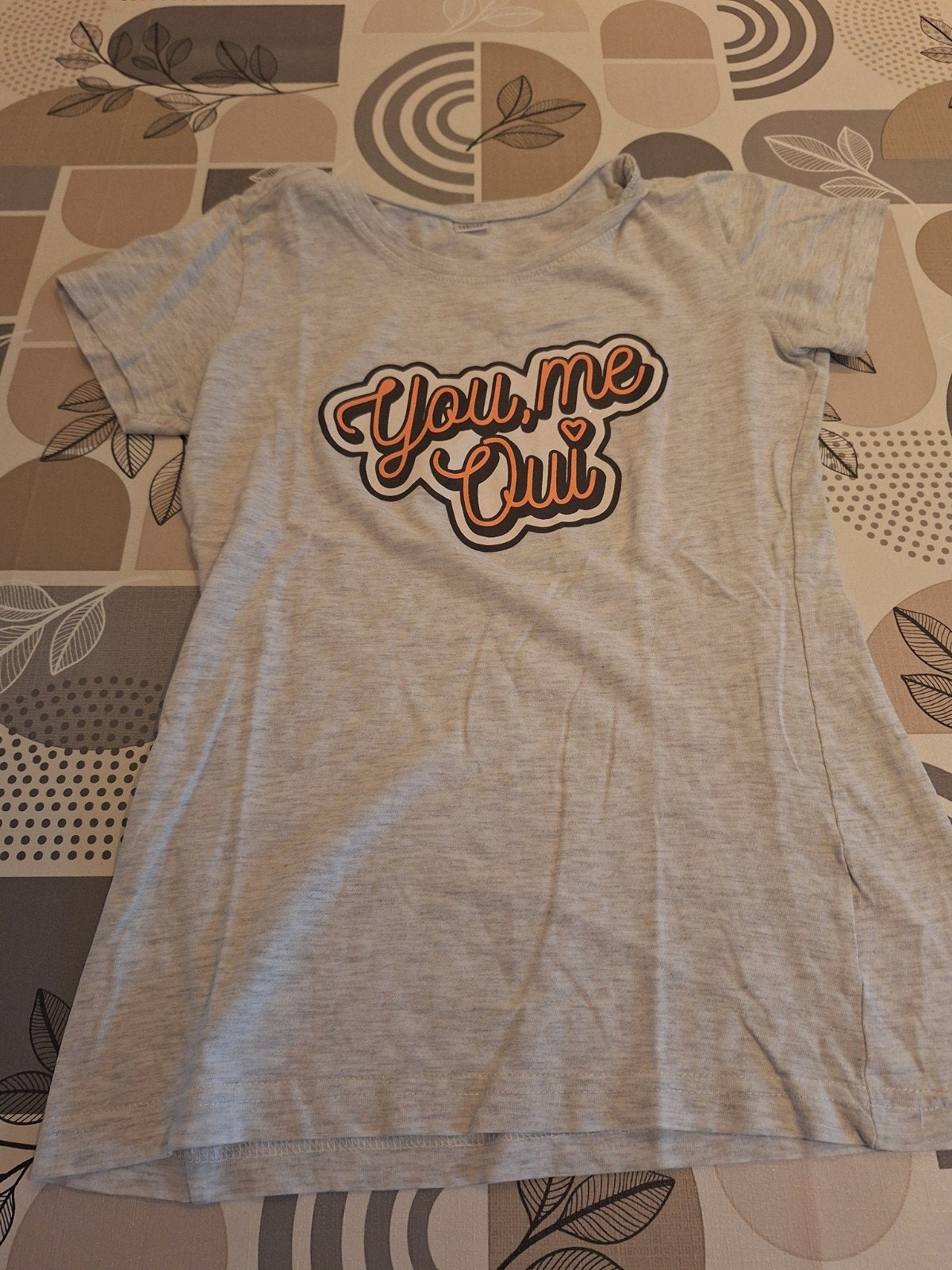 Grijs T-shirt met 'You me Oui' opdruk - Maat 146/152, Kinderen en Baby's, Gebruikt, Jongen of Meisje, Ophalen of Verzenden, Shirt of Longsleeve