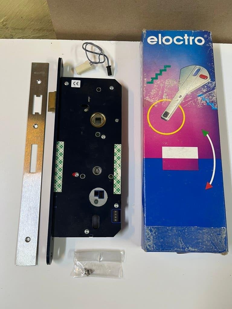 Lips Eloctro 1x Hoofdslot EC211 + 3x  bijzetslot ES212 NIEUW, Overige thema's, Nieuw, Meerkleurig, Knutselmateriaal