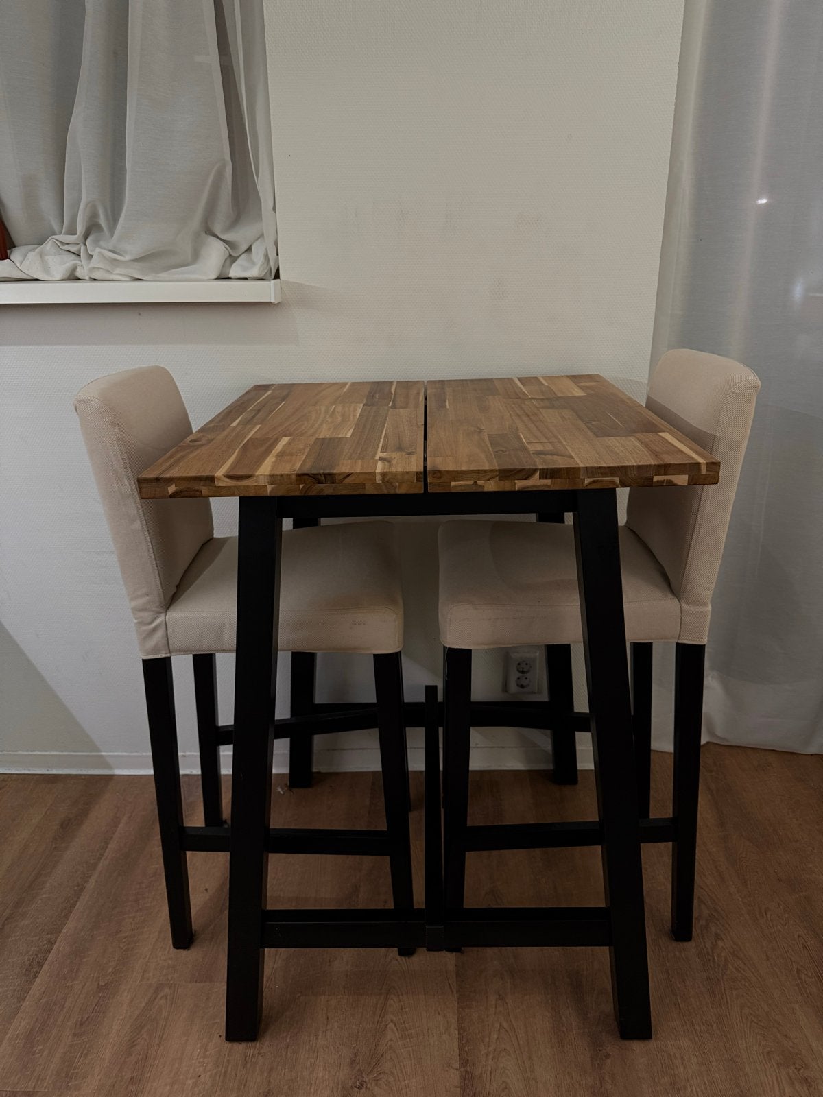 Ikea Skogsta Bartafel - Massief Acaciahout (exc. stoelen), Gebruikt, 100 tot 150 cm, Vierkant, Tot twee personen