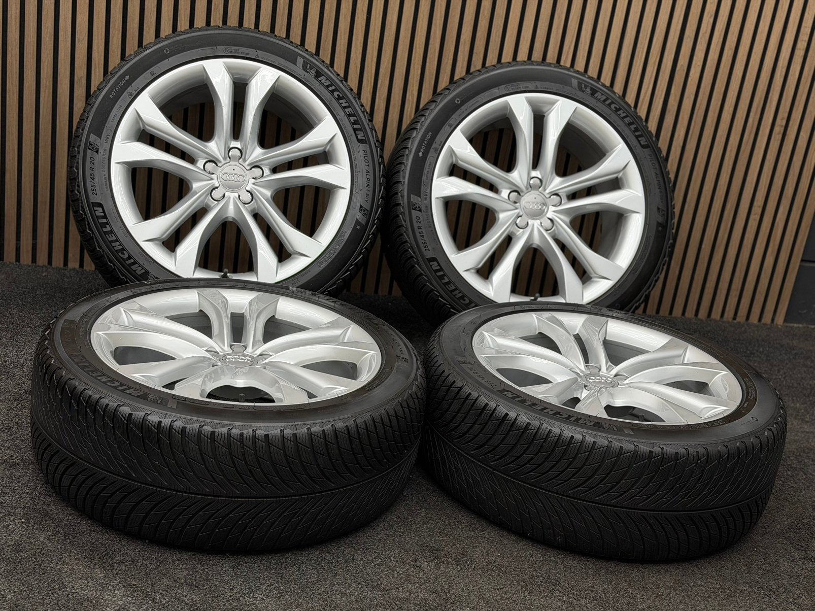 WINTER! Originele 20 inch Audi Q5 SQ5 5x112 ET33 Michelin XL, Auto-onderdelen, Ophalen, 255 mm, ., Banden en Velgen