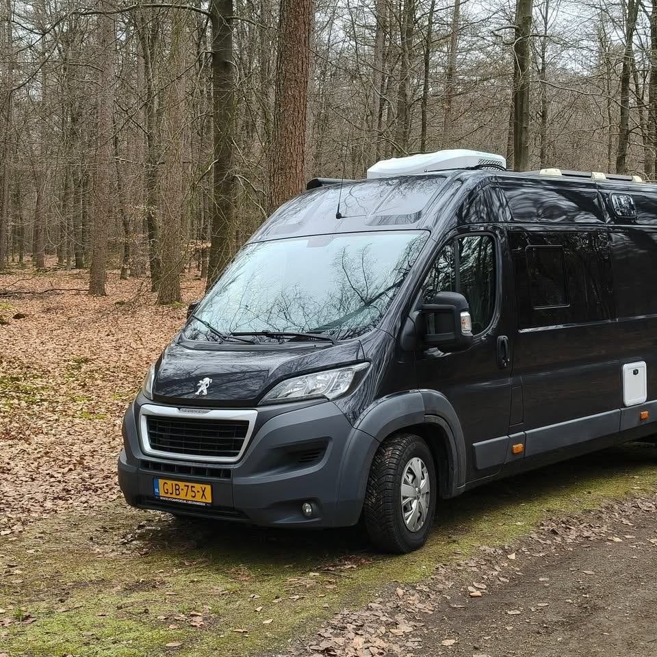 Luxe Buscamper 2018 - Zwart, Compleet Uitgerust, Overige merken, Buscamper of Camperbus, 6 tot 7 meter, Tot en met 3