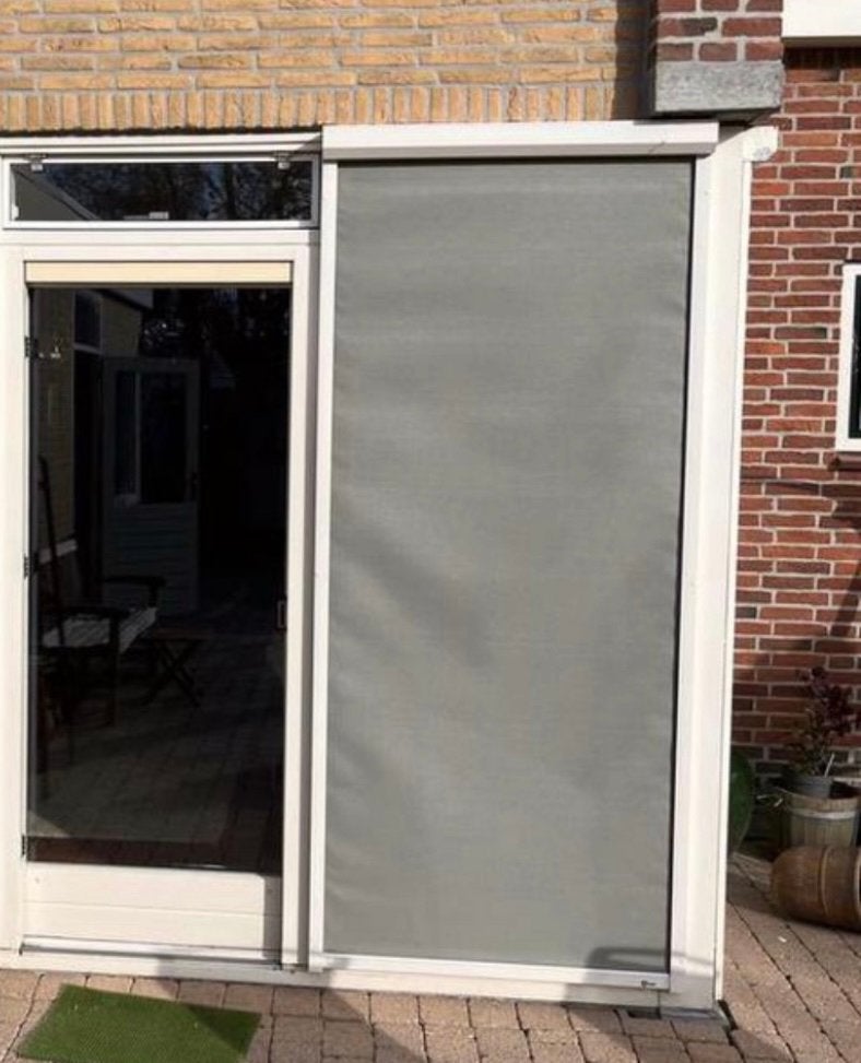 Twee Elektrisch windvast screen (RAL 9001), Ophalen, Elektrisch, 150 tot 300 cm, Screen