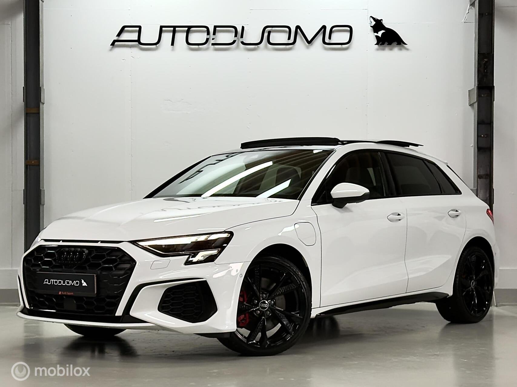 Audi A3 Sportback 45 TFSI e S ed Competition | Pano | RS Sea, Auto's, Dealer onderhouden, Gebruikt, Euro 6, 4 cilinders