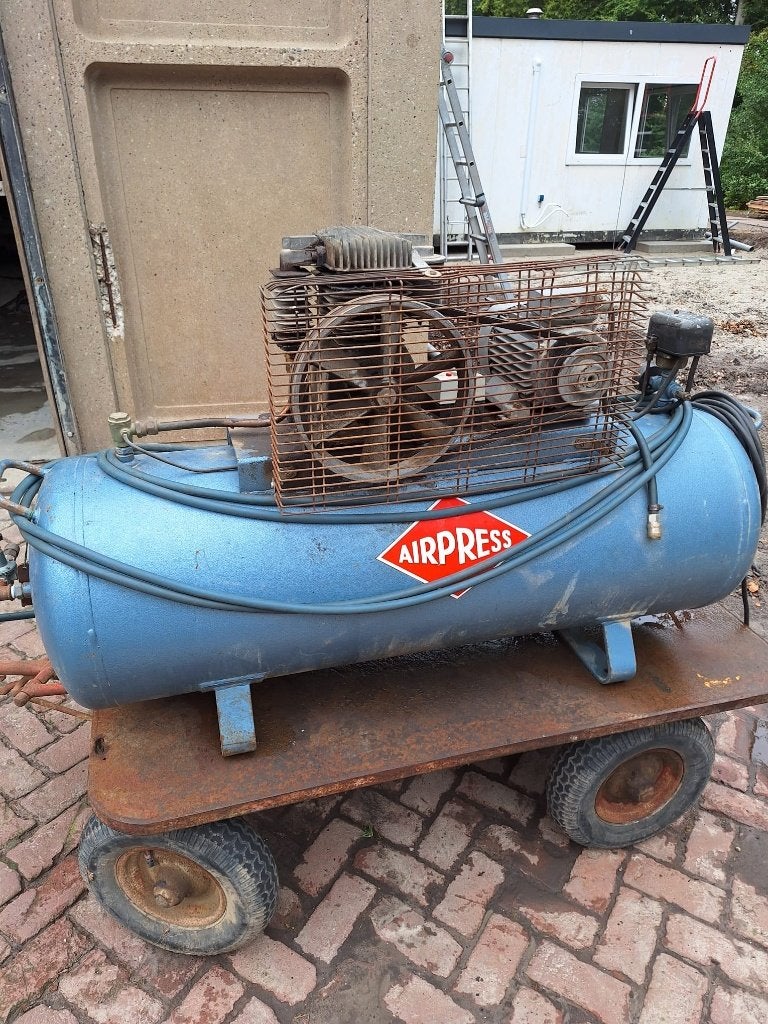 Airpress compressor + boerenkar, 100 liter of meer, Ophalen of Verzenden, Gebruikt, 200 tot 400 liter/min