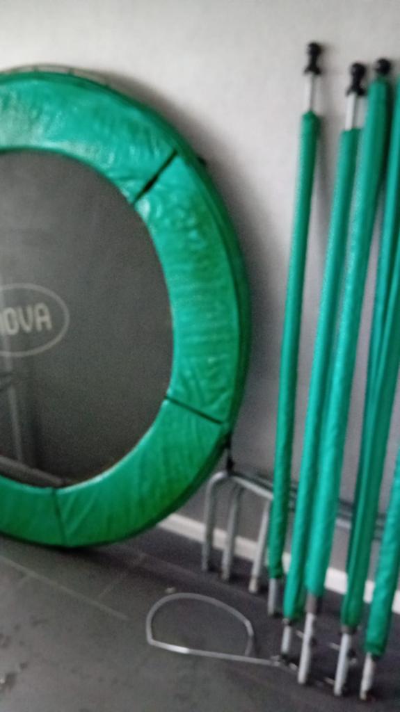 Trampoline - Gebruikt, maar nog goed voor speelplezier, Ophalen of Verzenden, Zo goed als nieuw