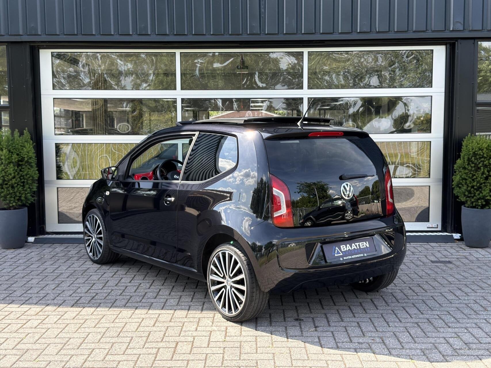 Volkswagen Up! 1.0 high up! |Pano|Airco|BT|Standkachel|Navi|, Stof, Up!, 840 kg, 4 stoelen
