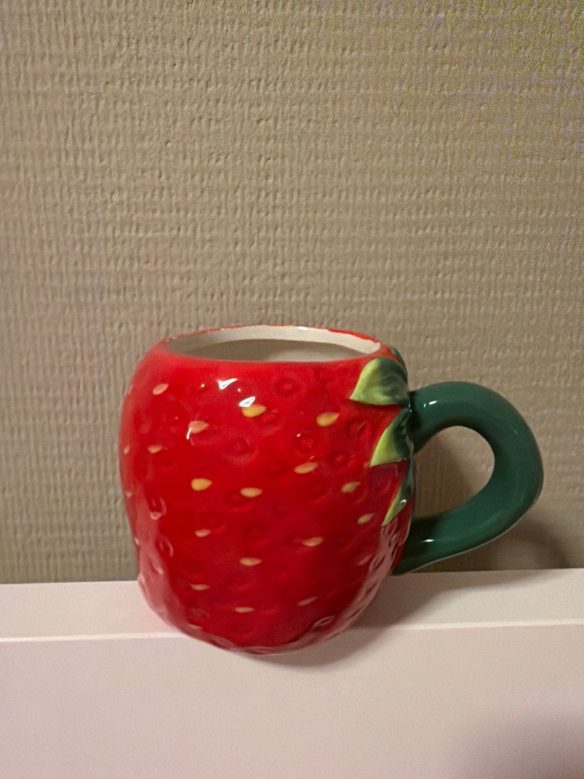 Leuke aardbeien mok - perfect voor zomerse drankjes!, Verzenden, Gebruikt, Steen/keramiek, Rood