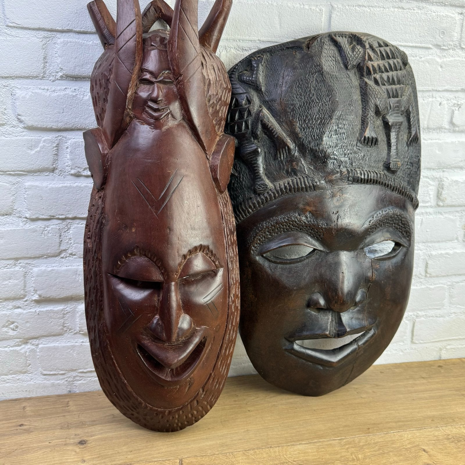 Twee Grote Houtgesneden Maskers - Afrikaanse Kunst, Antiek en Kunst, Kunst | Niet-Westerse kunst, Ophalen of Verzenden