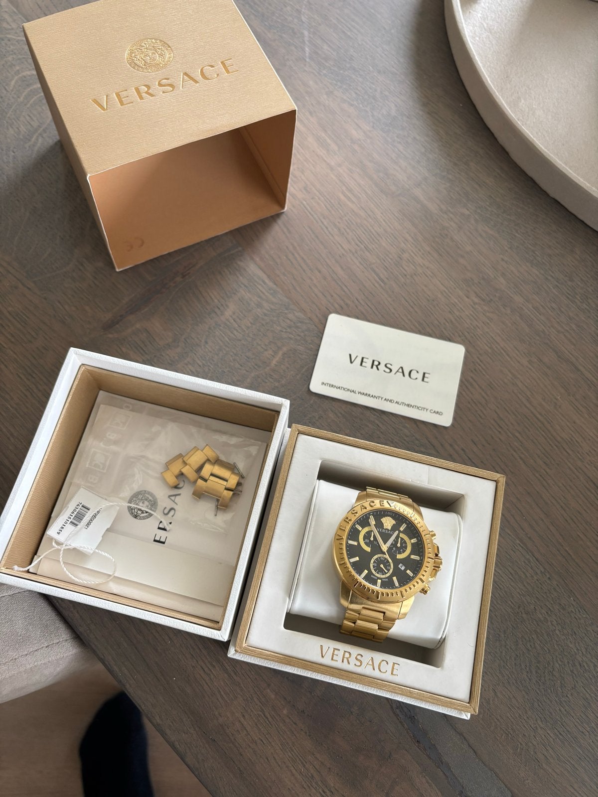 Versace Herenhorloge Goudkleurig - Zo goed als nieuw, Polshorloge, Zo goed als nieuw, Goud, Ophalen
