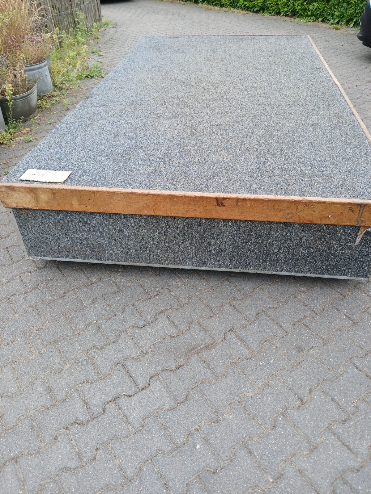 Podium 341 bij 182, Ophalen