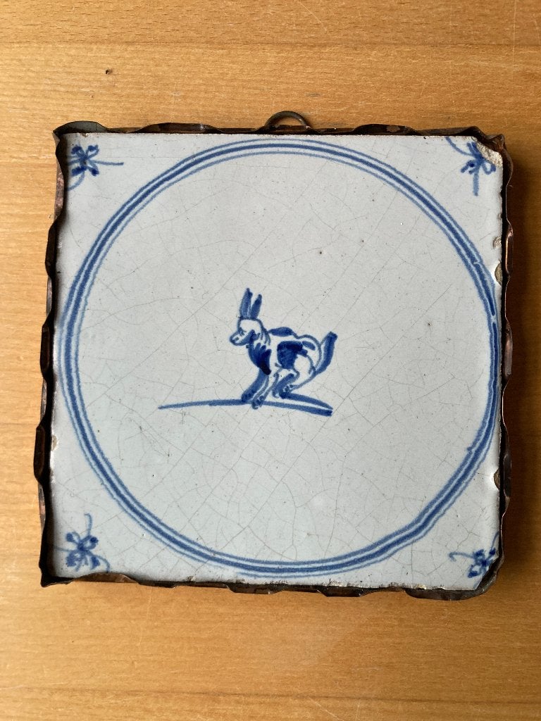 Antieke Delfts blauwe tegel springertje handbeschilderd Haas, Antiek en Kunst, Ophalen of Verzenden