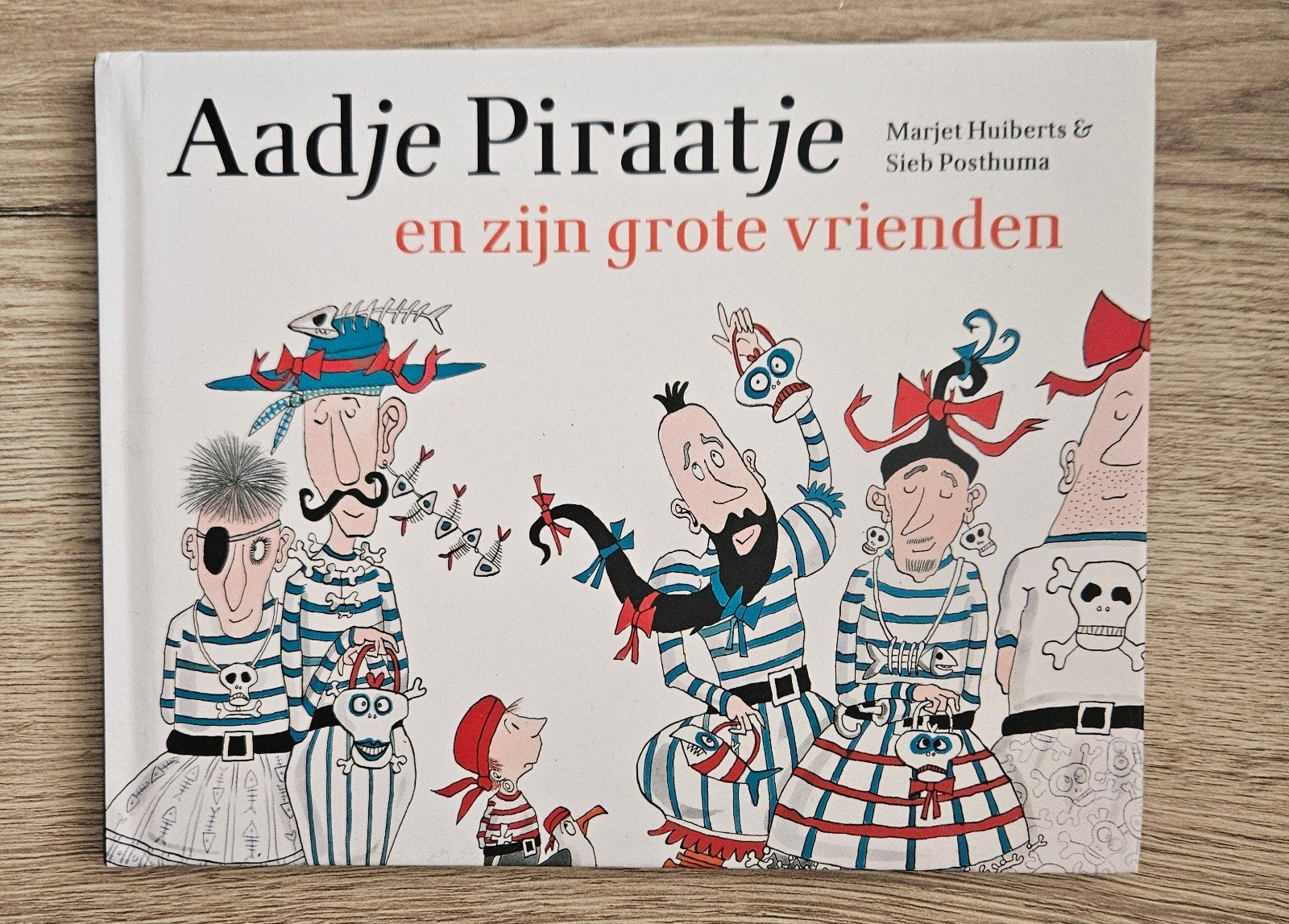 Marjet Huiberts - Aadje Piraatje en zijn grote vrienden, Boeken, Ophalen of Verzenden, Zo goed als nieuw, Prentenboek, Marjet Huiberts