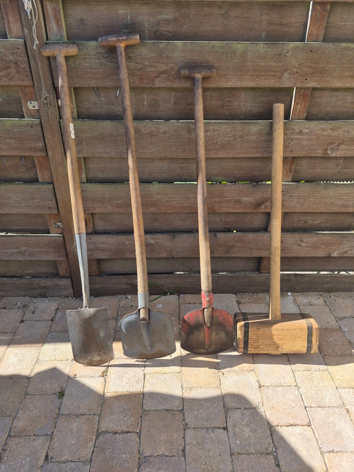 Tuingereedschap: 2 schoppen, spade en houten hamer, Tuin en Terras, Ophalen, Gebruikt