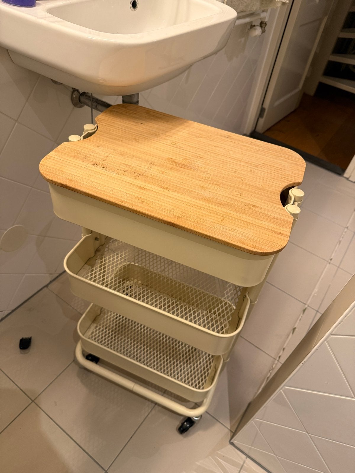 GRAIS IKEA RÅSKOG roltafel met bamboe snijplank, Ophalen, Gebruikt