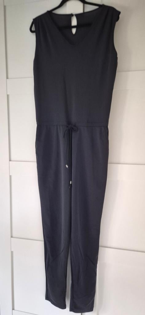 Zwarte jumpsuit van travelstof, Kleding | Dames, Jumpsuits, Ophalen of Verzenden, Gedragen, Maat 38/40 (M), Zwart