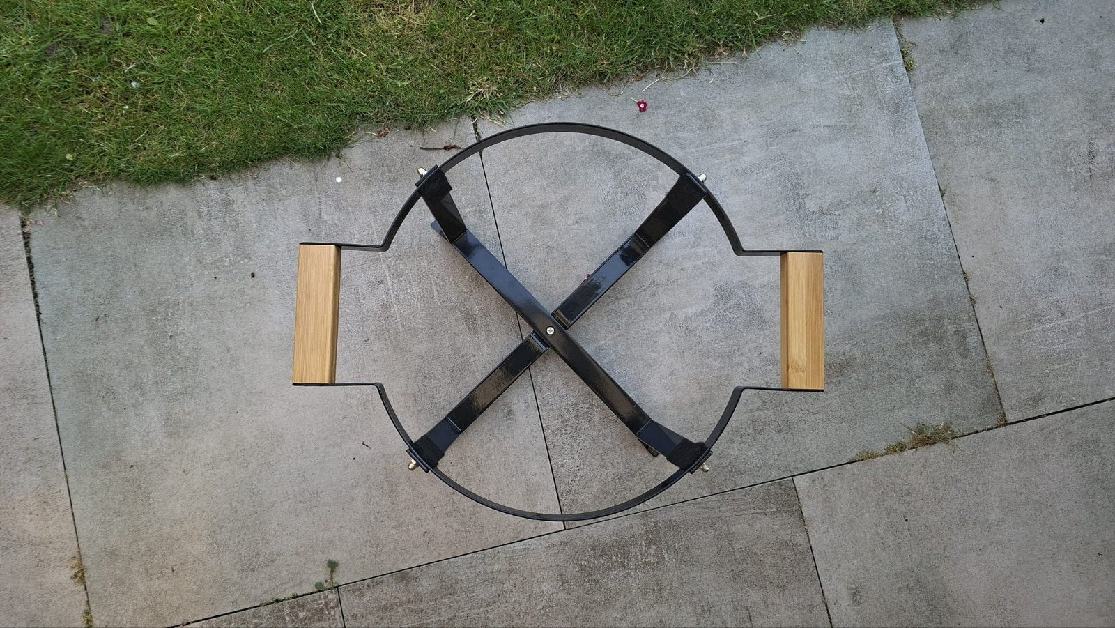 Stalen BBQ-standaard met houten handvatten, Ophalen, Nieuw