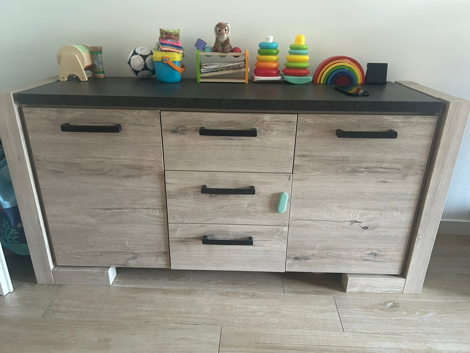 Zware houten dressoir - Zeer goede staat, Huis en Inrichting, Ophalen, 150 tot 200 cm, Zo goed als nieuw, Met lade(s)