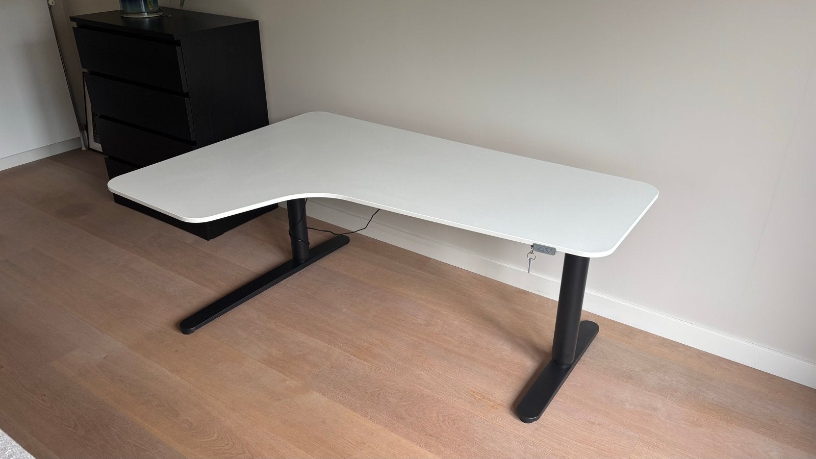 Sta-zit bureau elektrisch verstelbaar wit, Huis en Inrichting, Bureaus, Ophalen, Zit-sta bureau, 160 cm, Zo goed als nieuw