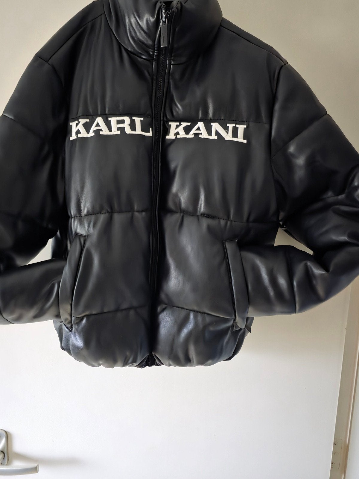 prachtige winterjas KARL KANI maat S, Zwart, Ophalen of Verzenden, Zo goed als nieuw, Karl kani