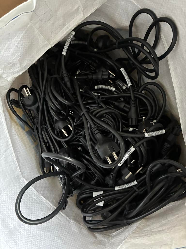38 ongebruikte C5 stroomkabels - perfect voor laptops, Ophalen of Verzenden, Nieuw