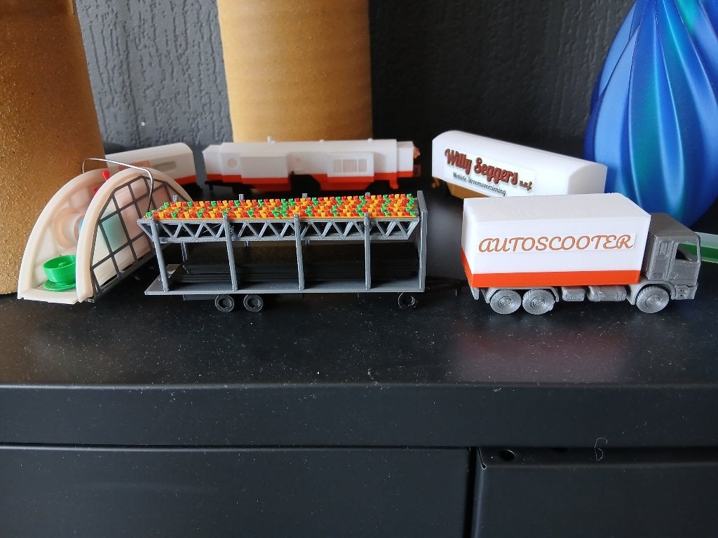 Autoscooter KERMIS een middenbouw EN een botswagentrailer, Hobby en Vrije tijd, Italeri, 1:32 tot 1:50, Overige typen, Nieuw
