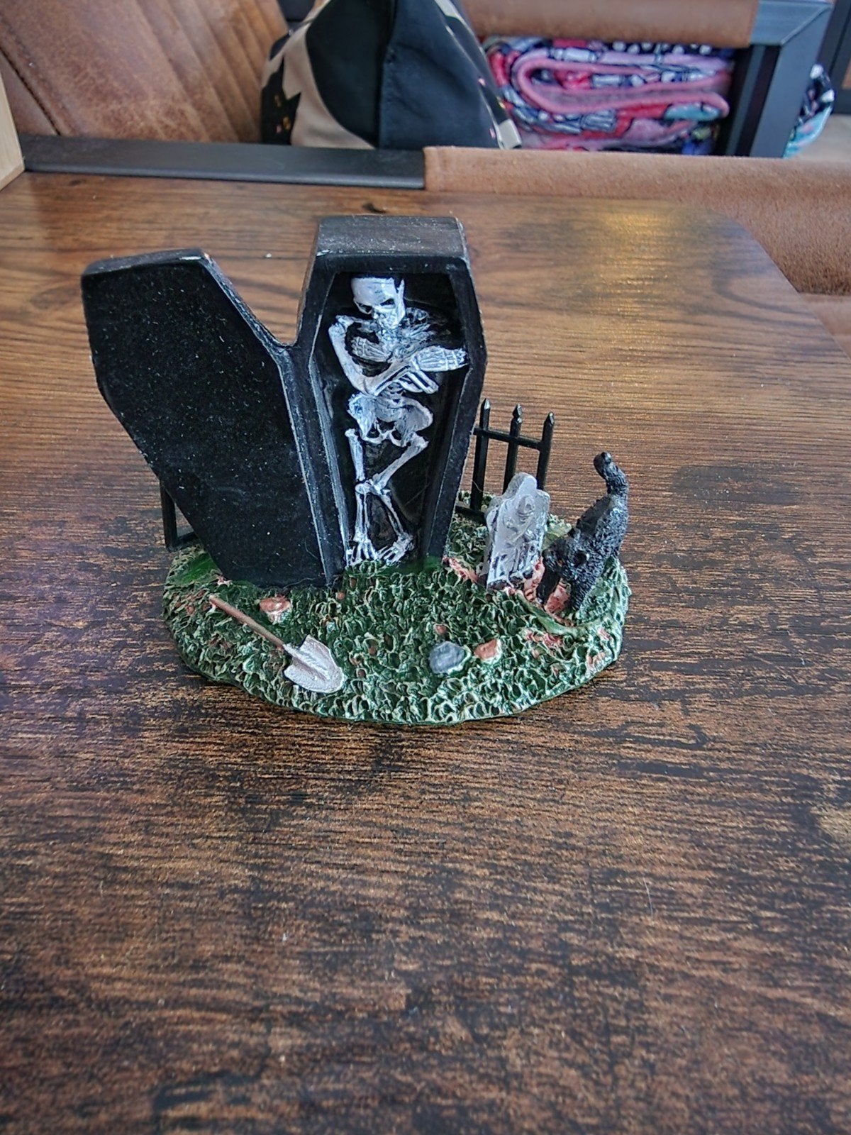 Lemax Spooky Town: Graf met Skelet en Zwarte Kat, Ophalen of Verzenden, Zo goed als nieuw