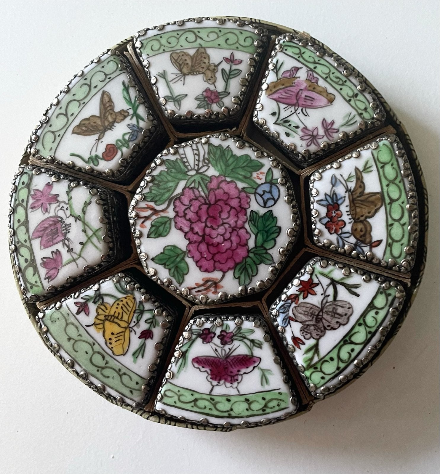 Oude Chinese Canton Emaille Doos met Vlinders en Bloemen, Antiek en Kunst, Ophalen of Verzenden