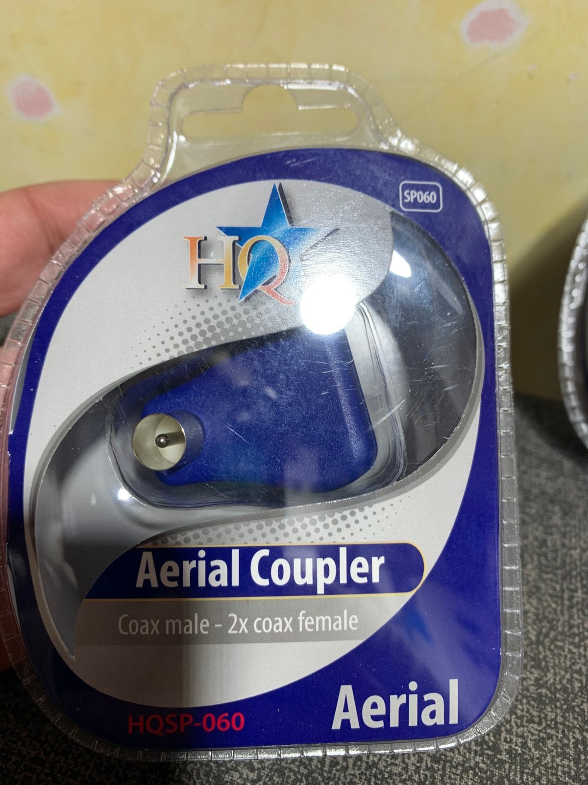 Nieuwe Coax mannelijk - 2x coax vrouwelijk koppelstuk, Ophalen of Verzenden, Nieuw, Coaxiale kabel