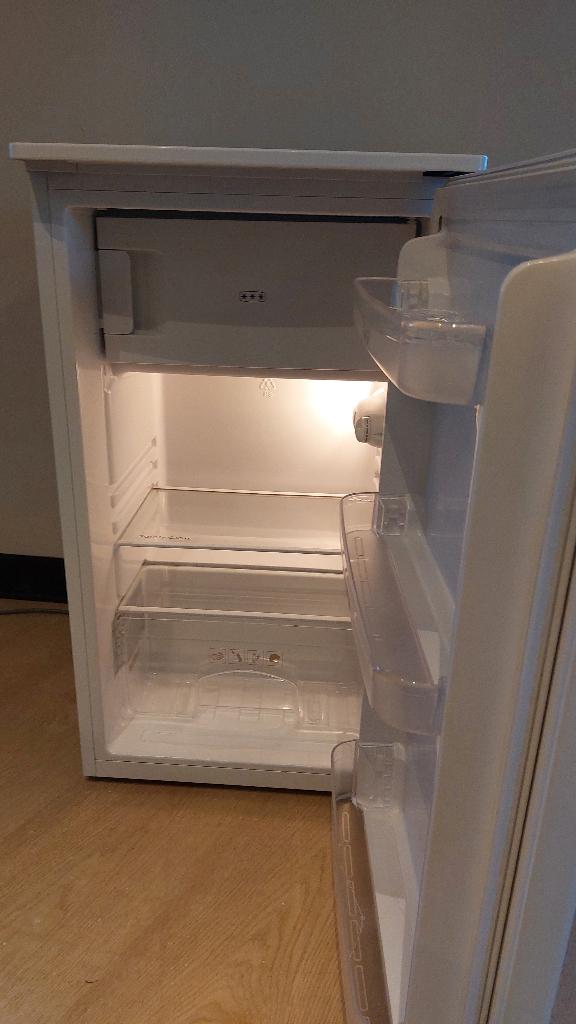 koelkast (Exquisit brand small white fridge), 75 tot 100 liter, Zo goed als nieuw, 45 tot 60 cm, Met vriesvak