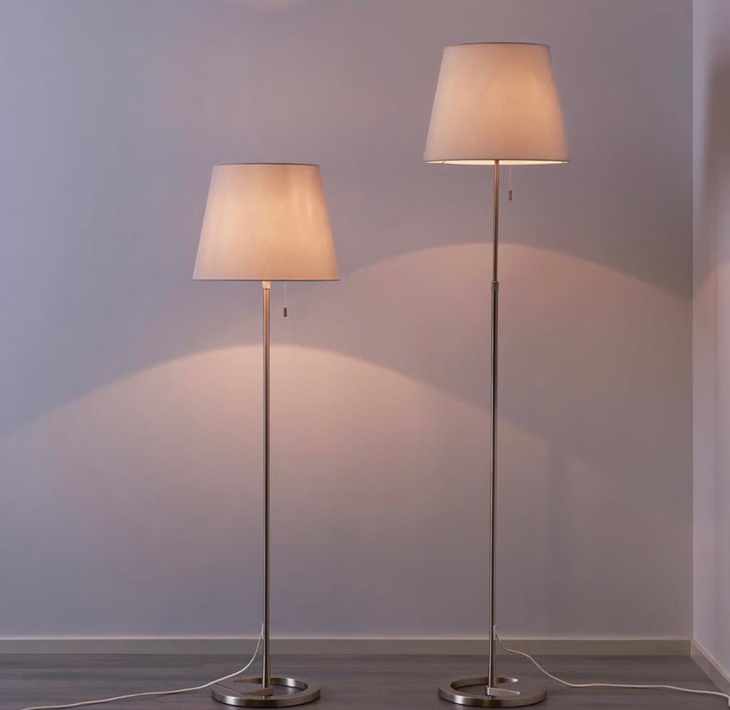 IKEA NYFORS Vloerlamp, vernikkeld wit, UITSTEKENDE STAAT, Ophalen, Zo goed als nieuw, Metaal, Modern