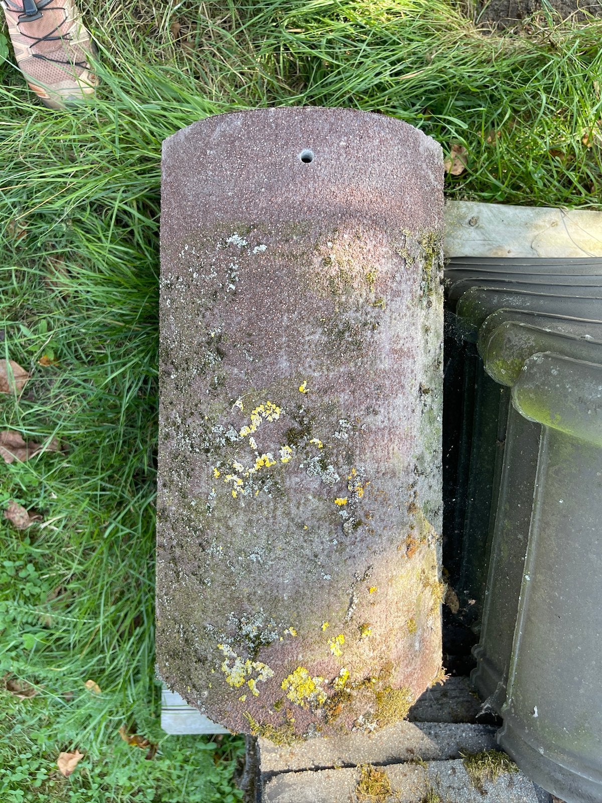 Betonnen nokvorsten rode en antraciet grijze, Ophalen, Steen of Klei, 15 m² of meer, Dakpannen