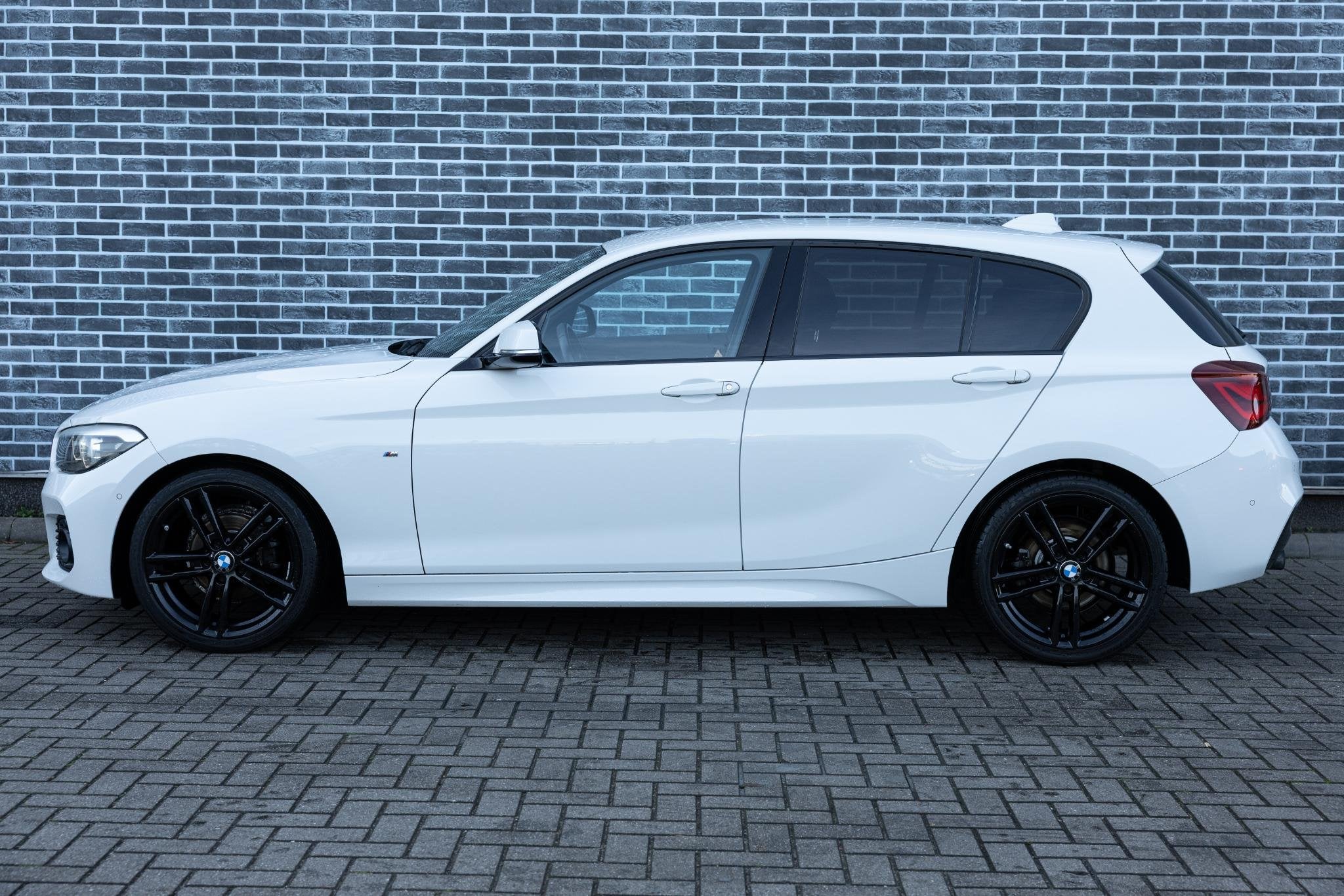 BMW 1-serie 118i Edition M Sport Shadow Executive | Achterui, Gebruikt, Alcantara, Wit, Origineel Nederlands