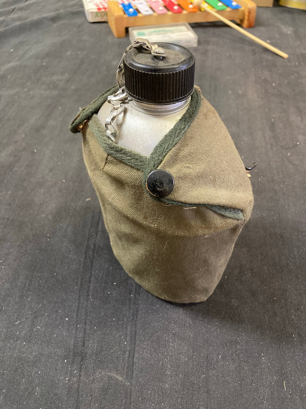 Vintage militaire veldfles met hoes, Ophalen of Verzenden, Overige soorten, Overige gebieden, Overige typen