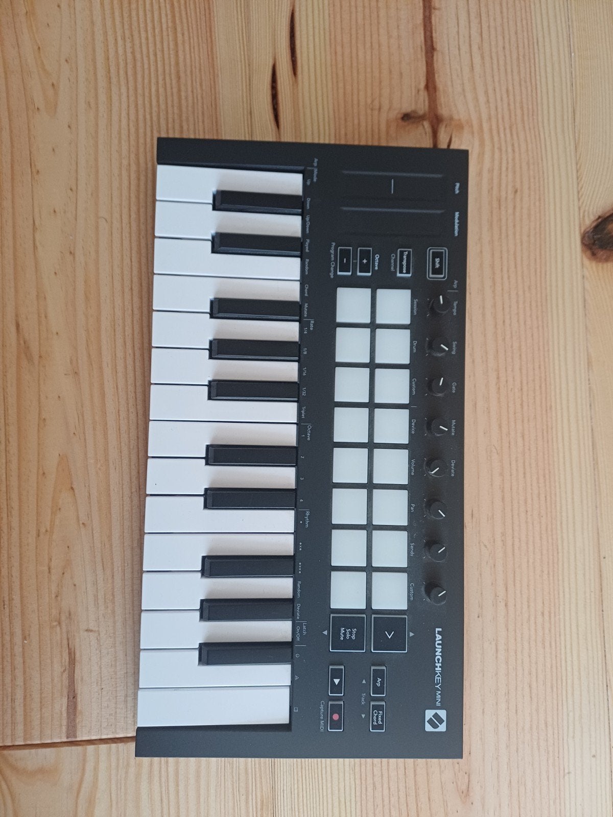 Novation Launchkey Mini MIDI Keyboard Controller, Muziek en Instrumenten, Overige merken, Zo goed als nieuw, Aanslaggevoelig, Overige aantallen