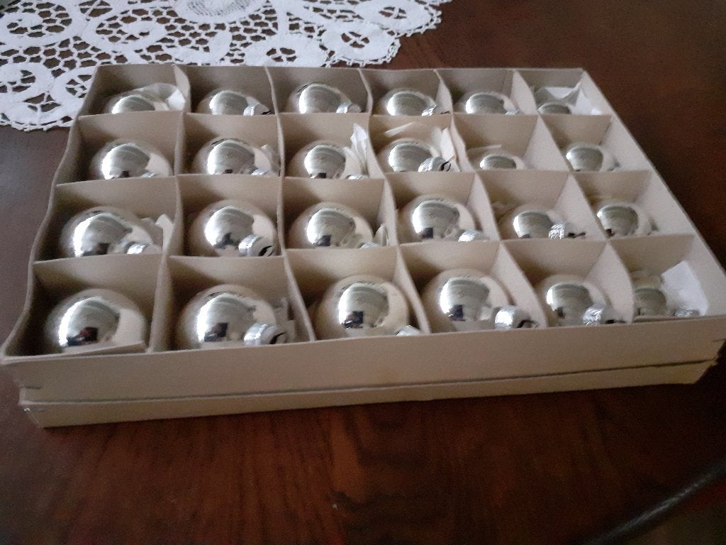 Kerstballen zilverkleurig egaal, Diversen, Ophalen of Verzenden, Gebruikt