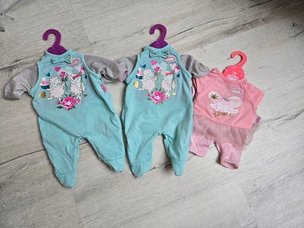 Baby Annabell poppenkleertjes – 3 outfits met hangers, Ophalen of Verzenden, Zo goed als nieuw, Babypop