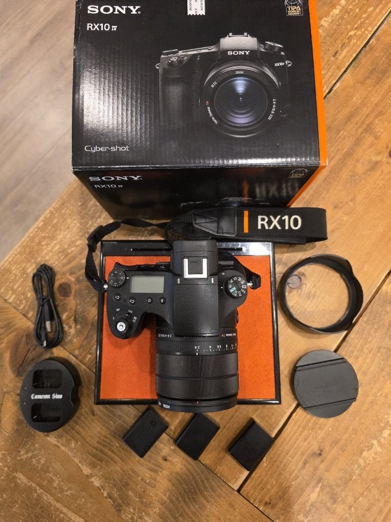 Sony DSC-RX10 IV – Zeer compleet | 3 accu's | 1 jr garanti, Gebruikt, Prt@sony.nl, Screenprotector, Ingebouwde flitser