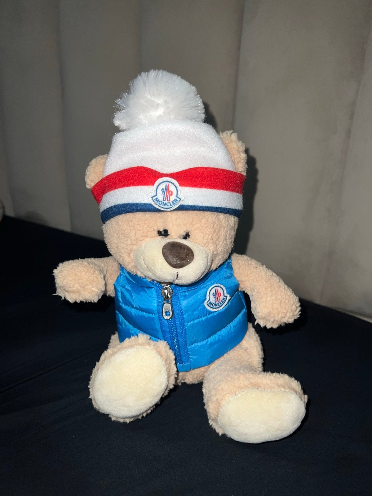 Moncler teddybeer met muts en bodywarmer, Overige merken, Overige karakters, Beer, Ophalen of Verzenden
