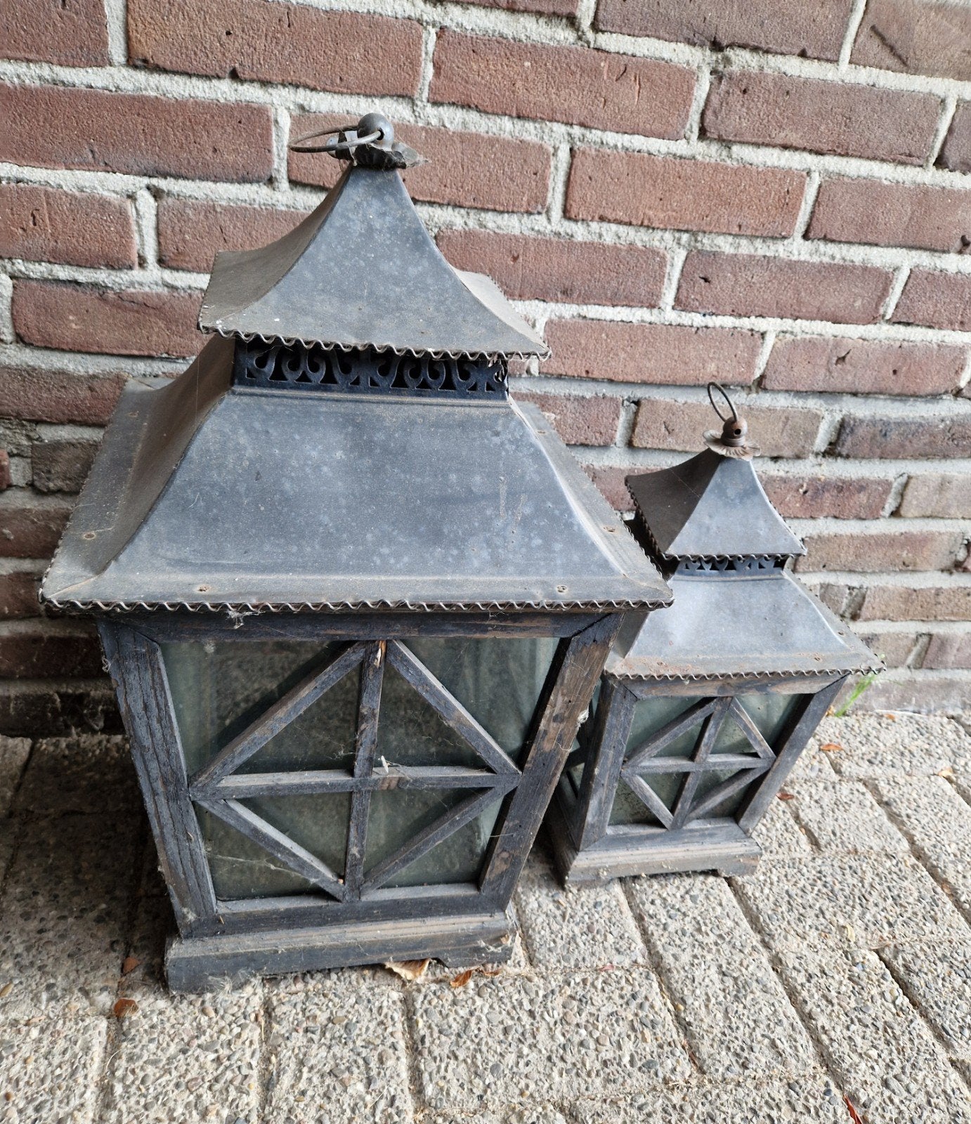 set lantaarns, Ophalen