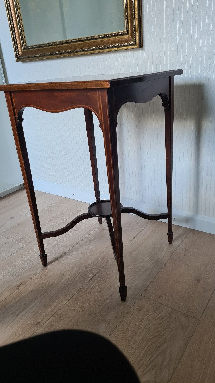 Edwardiaans Mahonie bijzet tafeltje, Ophalen