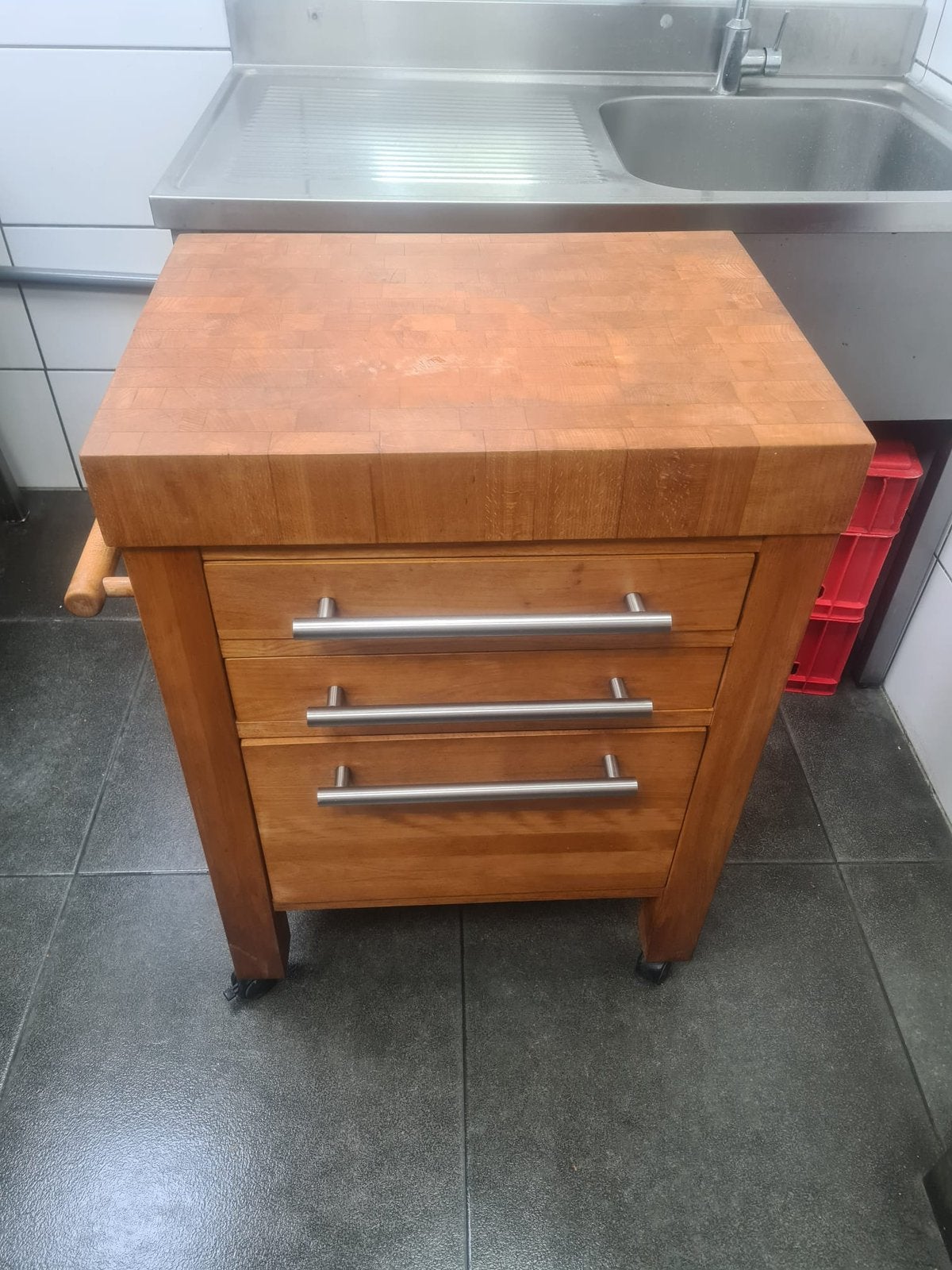 Hakblok keukentrollie in zeer goede staat zwaar kwaliteit, Ophalen, Zo goed als nieuw, 25 tot 50 cm, Minder dan 100 cm