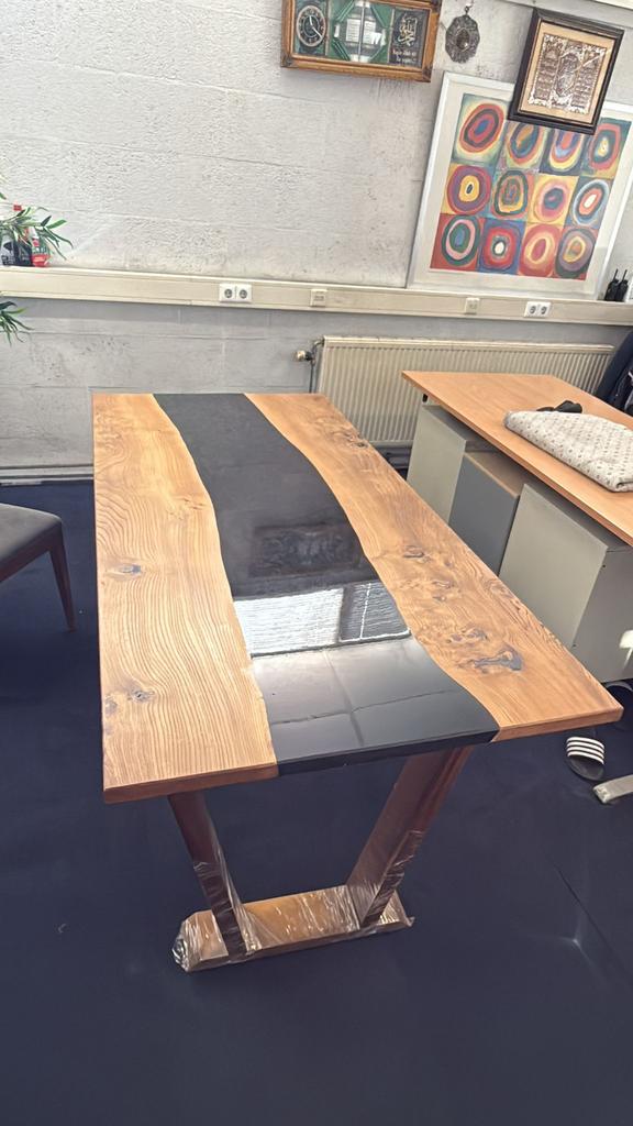 Epoxy eettafel, Zo goed als nieuw, 150 tot 200 cm, Vier personen, Rechthoekig