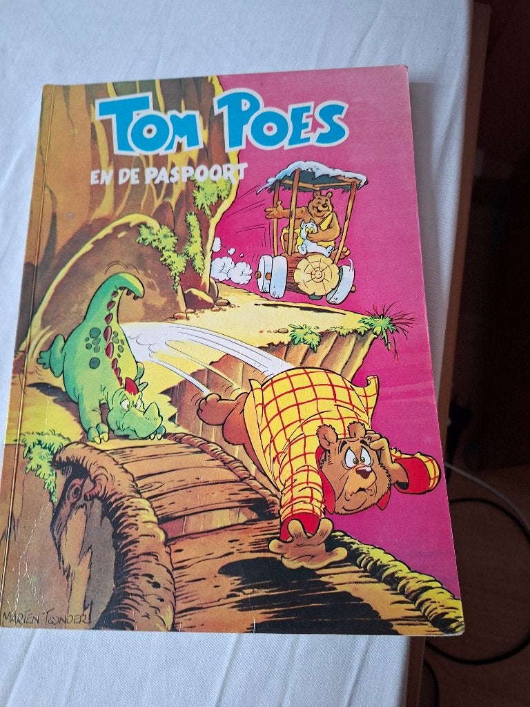 Tom Poes en de Paspoort, Eén stripboek, Ophalen of Verzenden, Zo goed als nieuw