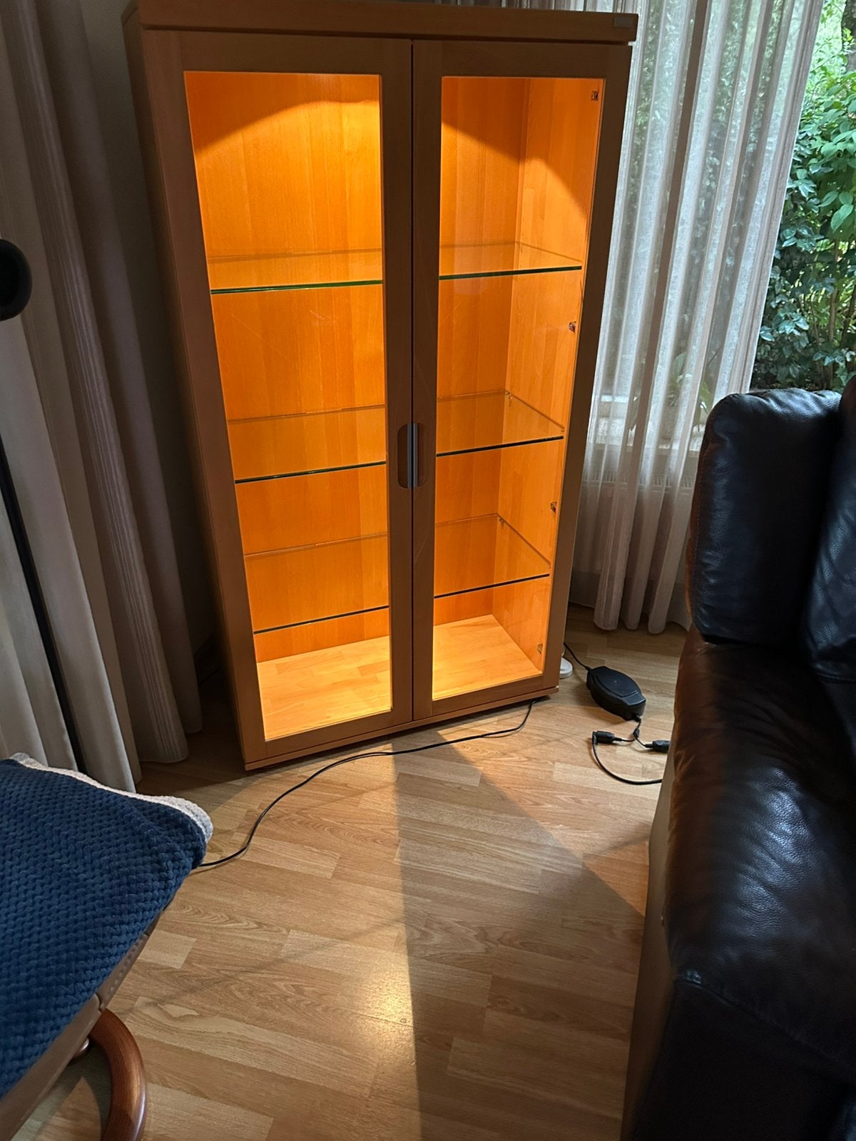 Vitrinekast hulsta met verlichting, Huis en Inrichting, Ophalen, 50 tot 100 cm, Zo goed als nieuw, 150 tot 200 cm