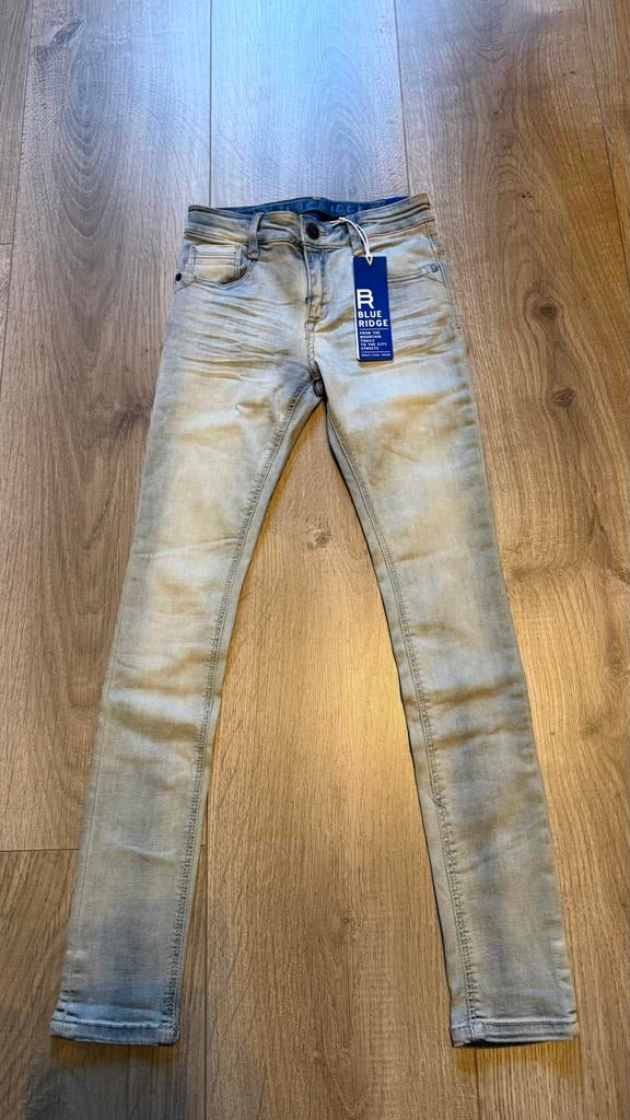 Nieuwe spijkerbroek maat 146, Ophalen of Verzenden, Nieuw, Jongen of Meisje, Broek