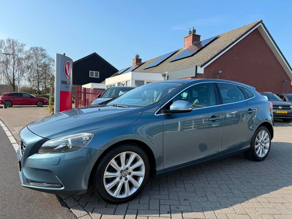 Volvo V40 1.6 T3 Summum RIJKLAARPRIJS!, Voorwielaandrijving, Stof, Gebruikt, Zwart